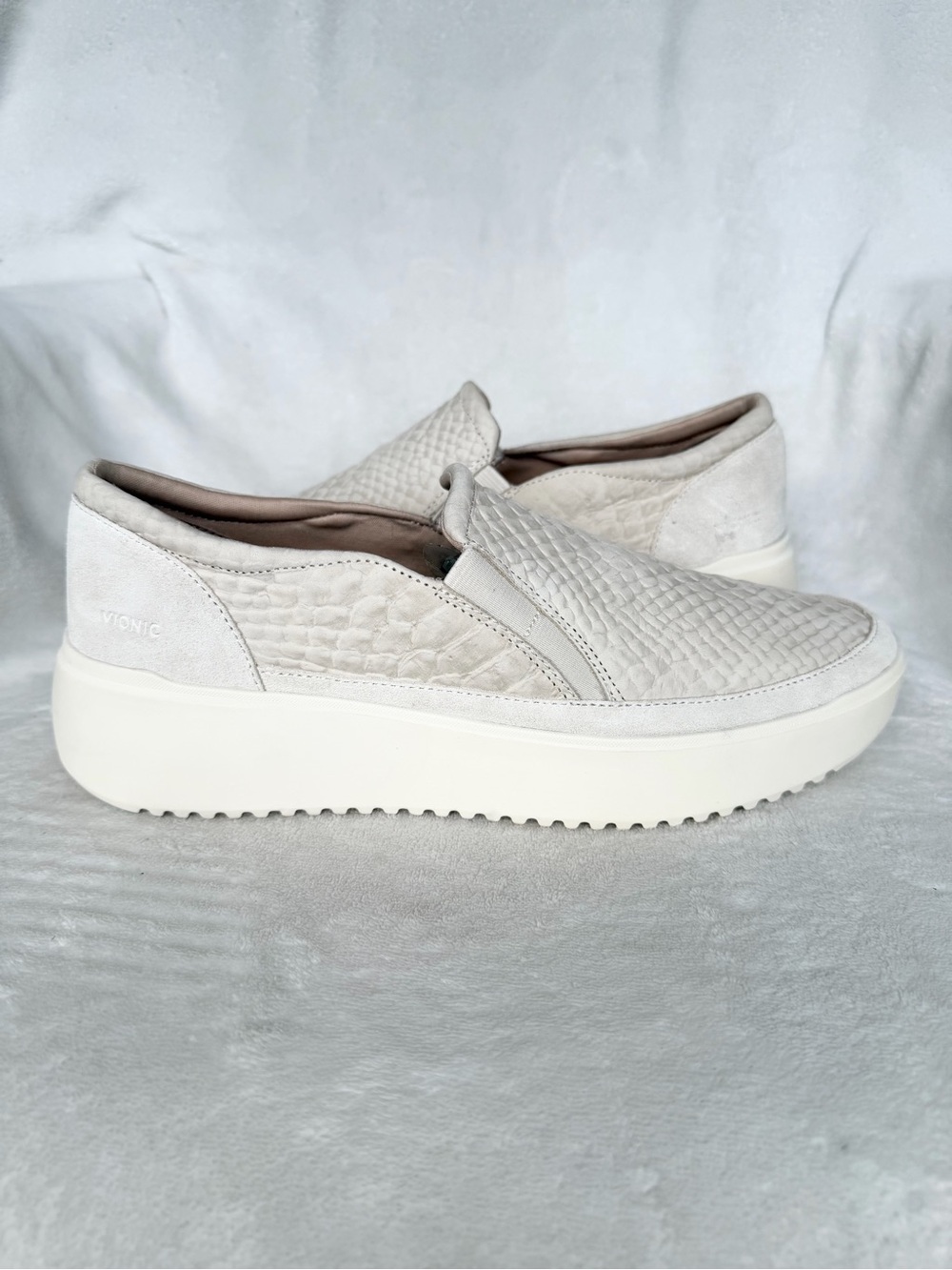 Vionic Kearny NWOT Cream Snakeskin Embossed Leather Slip On Platform Sneakers 10